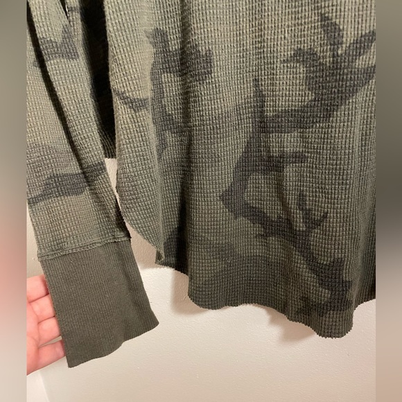 2 tna long sleeves - Picture 5 of 7